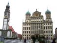 市庁舎(右)とペルラッハ塔／撮影・Holger Baschleben http://os7.biz/u/lGlVm