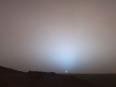 空が青く染まる火星の夕焼け／NASA