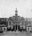 1898年から戦中までの丸の内の都庁舎／東京風景(小川一真出版部)より 国立国会図書館蔵