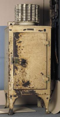 昭和5年発売の電気冷蔵庫