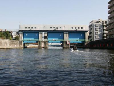 東京・江東区の新小名木川水門