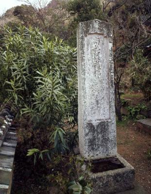 青海島の鯨墓