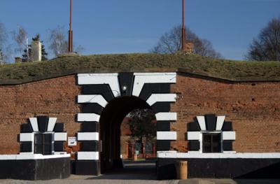 収容所として使われた小要塞の門／撮影・NikiSublime http://goo.gl/hL2EI