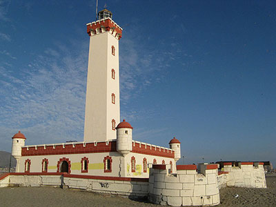 町の西端にある灯台／撮影・Christian Córdova http://goo.gl/CeU7RO