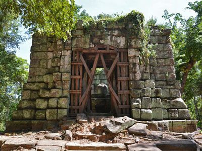 ヒンズー教のリンガが安置された建物