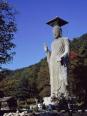 韓国忠清北道、法住寺の弥勒菩薩像
