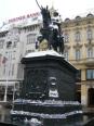 市の中心部、共和国広場のイェラチッチ（19世紀の独立運動家）の像