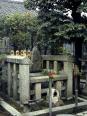 大津市にある芭蕉の墓