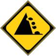 落石への注意をうながす道路標識