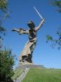 丘に立つ母なる祖国像の背面／撮影・Grigory Gusev http://goo.gl/PoefD